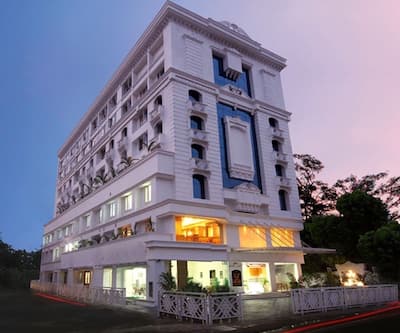 https://imgcld.yatra.com/ytimages/image/upload/t_hotel_yatra_city_desktop/v1480681404/Domestic Hotels/Hotels_Cochin/Airlink Castle/Airlink_Castle.jpg